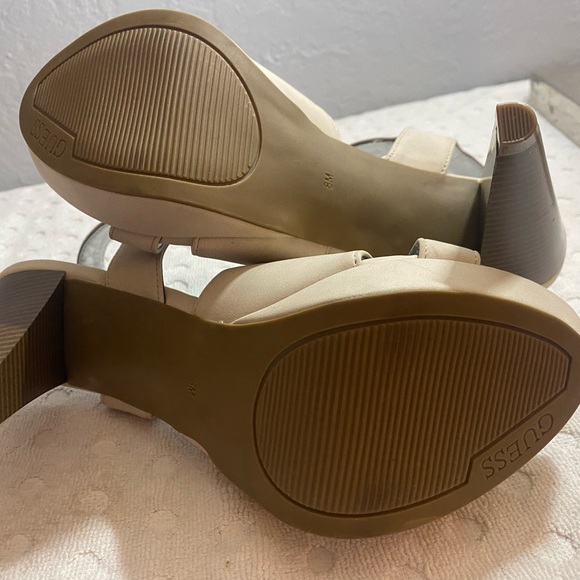 GUESS OFF-white brushed leather Sandal with Stacked Heel - Picture 9 of 16